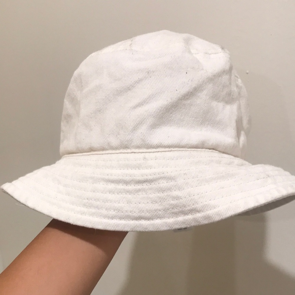 White Sands cream bucket Hat size 23 around the head